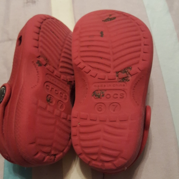 Red crocs - Picture 3 of 3